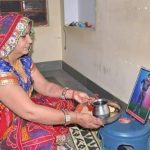 Sep Banwari Lal Bagaria's wife Smt. Santosh Devi paying tribute to her husband