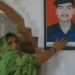 Sep Rajendra Sen's wife Smt Parvati Sen paying tribute to her husband