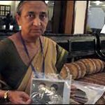 Flight Lieutenant Manohar Purohit's wife Smt Suman Purohit