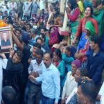 Large number of people came out to pay their last respects to Rfn Vikram Singh Negi