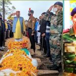 Last respects being paid to Sub Maj Shamsher Singh Chauhan