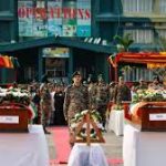 Army personnel paying tributes to Lt Col VVB Reddy and Maj Jayanth