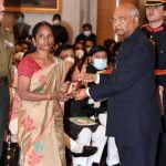 Hav K Palani's wife receiving Vir Chakra award