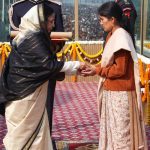 Smt Shanti Bohra receiving Ashok Chakra awarded to her husband from the President, Smt. Pratibha Devisingh Patil