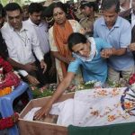 Maj Sandeep's mother bids her son a final farewell